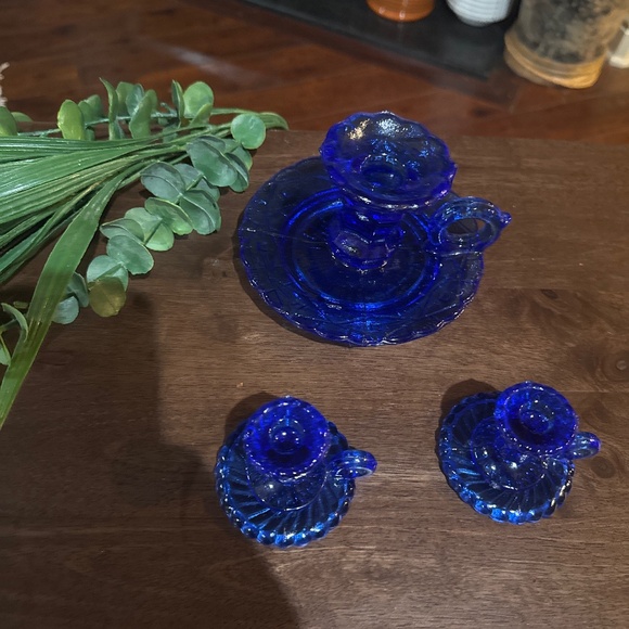 BEAUTIFUL SET OF HEISEY GLASS COBALT PRESSED GLASS CHAMBERSTICKS/CANDLEHOLDERS! - Picture 2 of 4